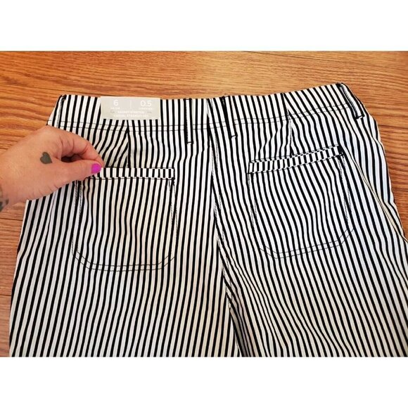 Chico Pants Cropped Women's‎ Size 6 (Chico 0.5) Black White Striped Lightweight - Picture 9 of 16